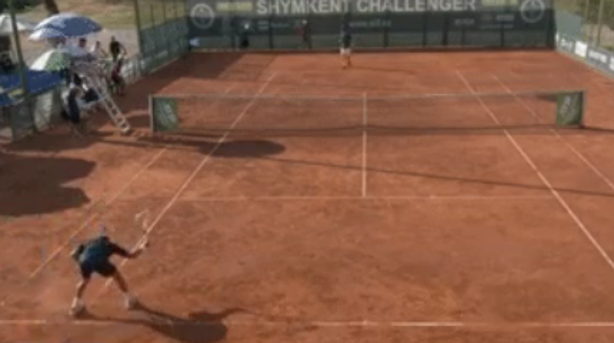 El descomunal enfado de un tenista español: destroza su raqueta y la