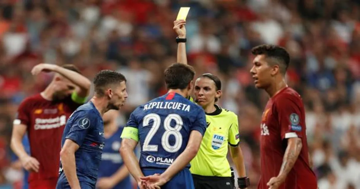 Otra mujer debuta como árbitra central en el fútbol de Primera División  Profesional uruguayo masculino; conocé su historia