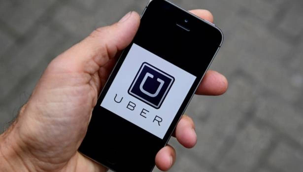 Uber defiende su modelo de negocio ante los usuarios
