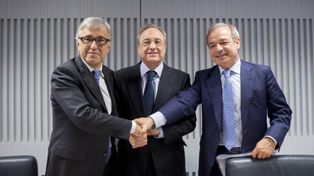 Giovanni Castellucci (Atlantia), Florentino Pérez (ACS) y Marcelino Fernández (Hochtief), al anunciar la opa conjunta