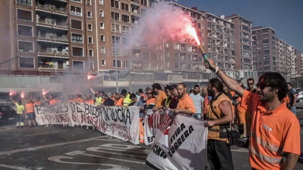 Una imagen de la huelga de estibadores en el Puerto de Bilbao el pasado junio de 2017
