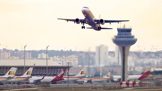 Por compañías aéreas las que agregaron más vuelos a la red fueron Ryanair (+143 vuelos), easyJet (+115 vuelos), Turkish Airlines (+71 vuelos), Lufthansa (+64 vuelos) y Wizz Air (+62 vuelos).