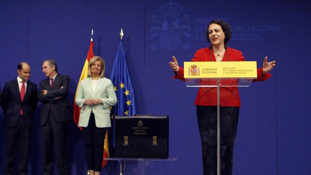 Valerio (dcha) en su primer discurso como m inistra de Trabajo