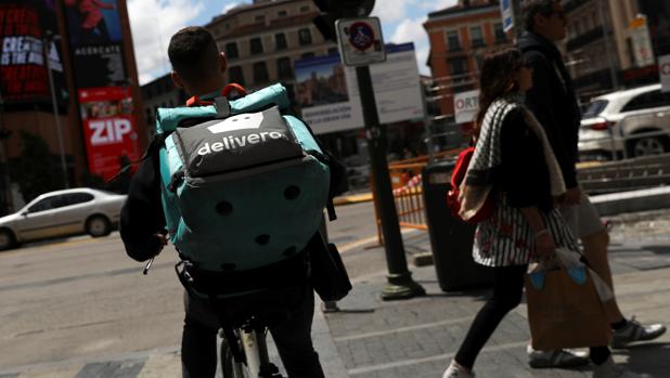 Las plataformas destacan que los repartidores se apuntan voluntariamente a trabajar con sus plataformas