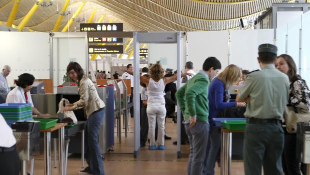 Un control de acceso en al aeropuerto de Adolfo Suárez-Madrid Barajas