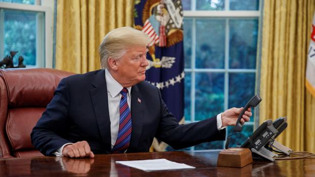 Donald Trump, presidente de EE.UU., durante la llamada con Peña Nieto, presidente mexicano