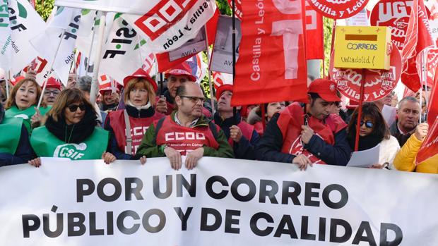 Correos se ha comprometido a lanzar ofertas de empleo para sumar 12.000 trabajadores hasta 2020