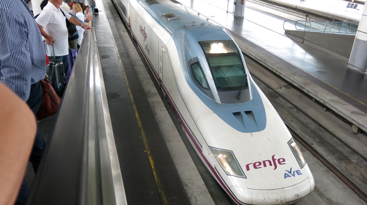 Renfe aprueba mañana nuevos AVE low cost para que funcionen antes de