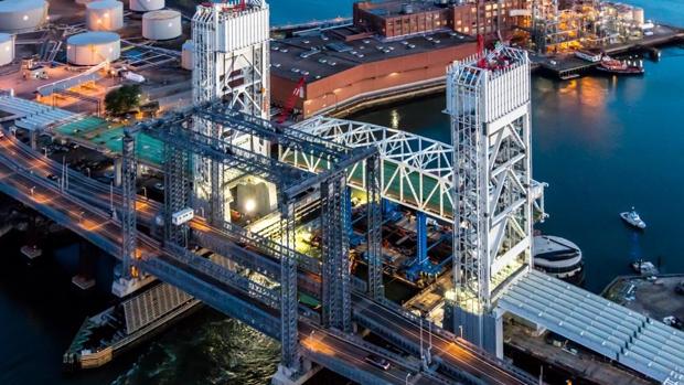 Puente levadizo sobre el río Fore, en Massachusetts (Estados Unidos)