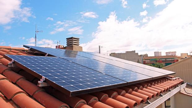 Uno de los escasos edificios con instalación de autoconsumo en España, en la localidad de Rubí
