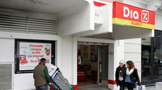 Fachada de un supermercado del grupo Dia en el centro de Madrid