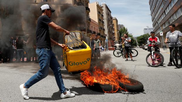 Protestas en Barcelona tras el fallecimiento de un «rider» de Glovo