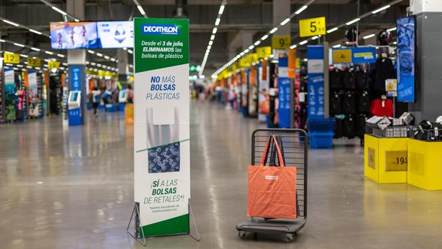Bolsa hecha con retales sobrantes de Decathlon