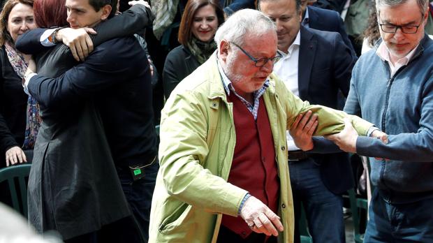 Fernando Savater, en Rentería, donde Ciudadanos celebró un mitin en el que fueron acosados