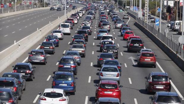 Atasco en una carretera madrileña