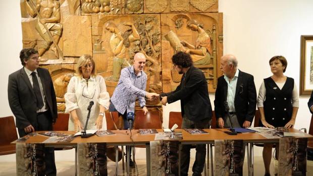 Un momento de la inauguración y presentación de la exposición, en la Lonja del Pescado