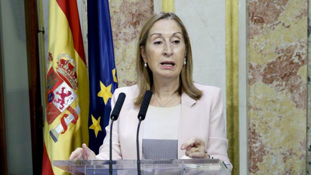 La presidenta del Congreso, Ana Pastor, durante su comparecencia hoy en el Escritorio de la Cámara