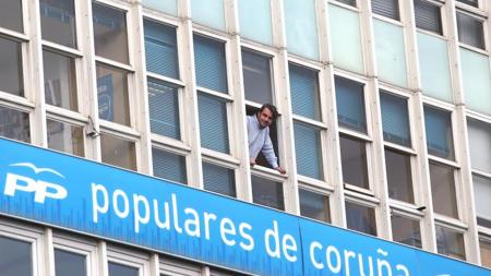 El presidente provincial en la sede del partido