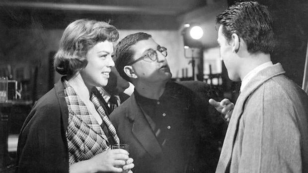 Juan Antonio Bardem, con Yves Massard y Dora Doll, durante el rodaje de «Calle Mayor»