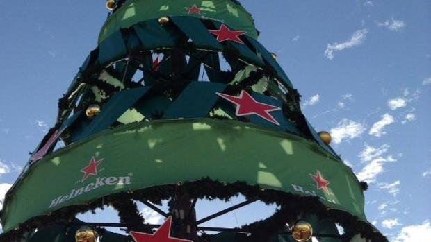 Árbol de Navidad de Las Canteras, en Las Palmas capital, antes de quitarle Heineken la publicidad
