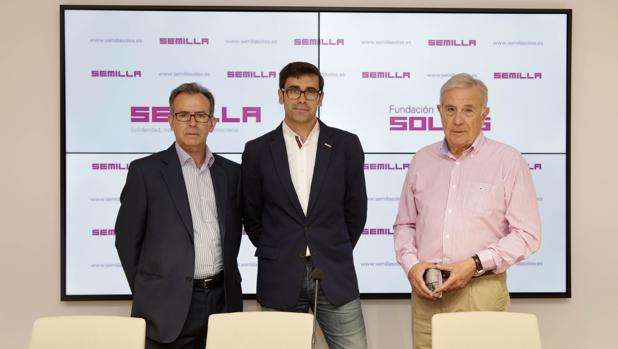 El director de la Fundación Soliss, Eduardo Sánchez Butragueño, en el centro