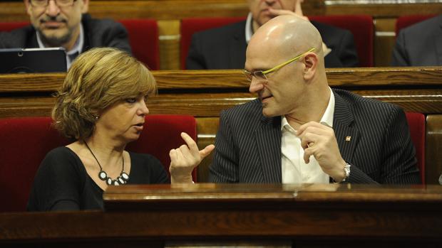 La consejera Borràs, junto al consejero de Exteriores, Raül Romeva