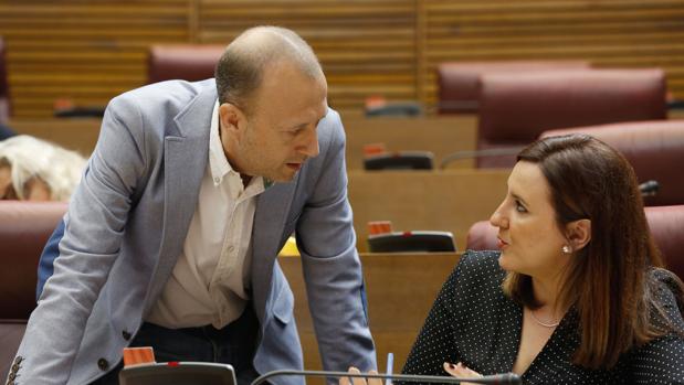 Alexis Marí y María José Catalá, en las Cortes