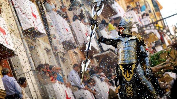 Un momento de la Entrada de Moros y Cristianos de Alcoy