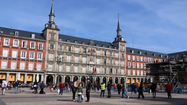 La Plaza Mayor se engalana para celebrar su cuarto centenario