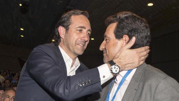 Bauzá y Company se saludan al comienzo del congreso regional