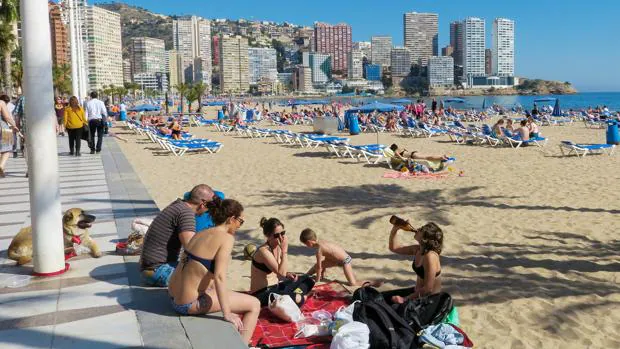 Turismo Verano En Semana Santa Los Hoteles De Benidorm Venden El