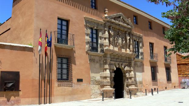 Fachada principal de Almansa