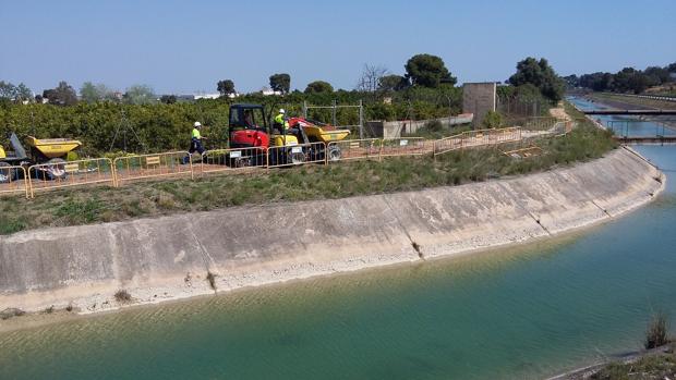 Una conducción de agua en Torrent