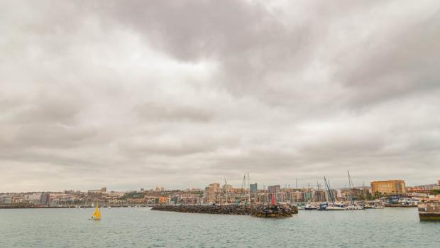 El cielo nublado un día de verano en la capital grancanaria permite estar mar de fresco