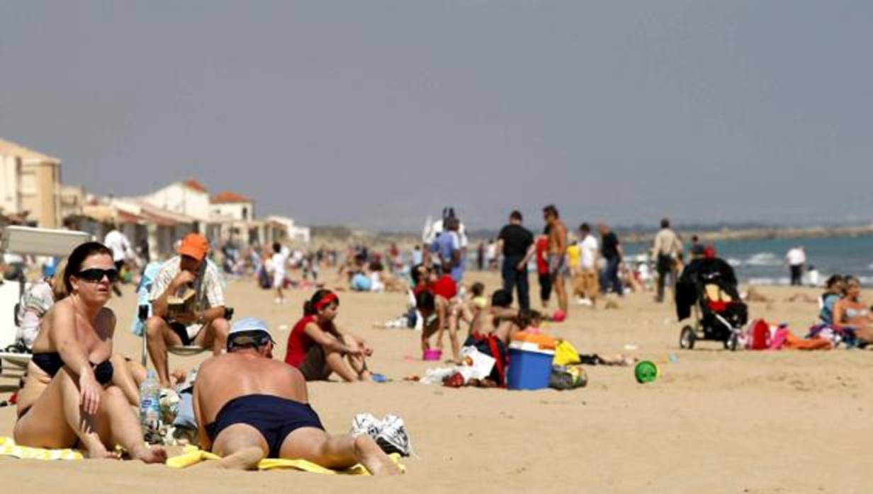Un hombre y una mujer mueren en la playa de Guardamar y elevan a 37 los ...