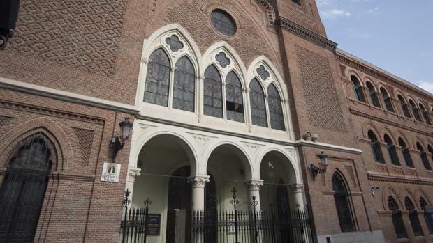 Exterior de la iglesia de la Paloma