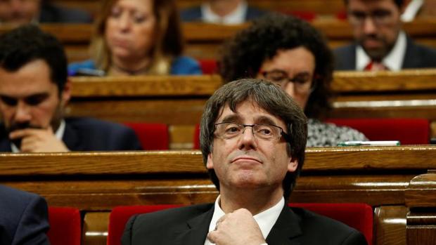 Carles Puigdem,ont la pasada semana en el Parlament de Cataluña