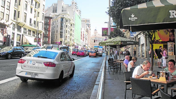 La reforma incluirá el vallado metálico de la calle