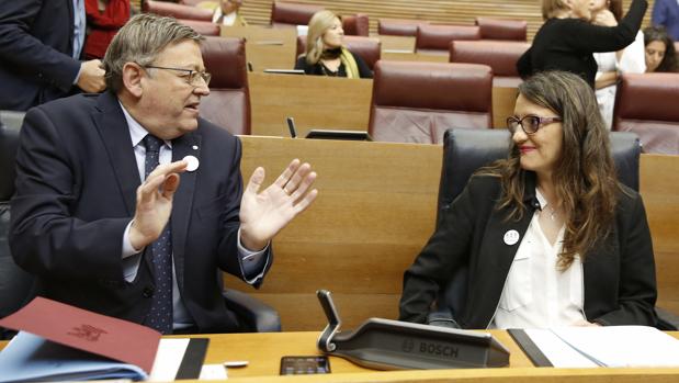 El presidente de la Generalitat, Ximo Puig, junto a la vicepresidenta, Mónica Oltra