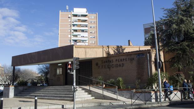 Entrada principal a la parroquia de las santas Perpetua y Felicidad