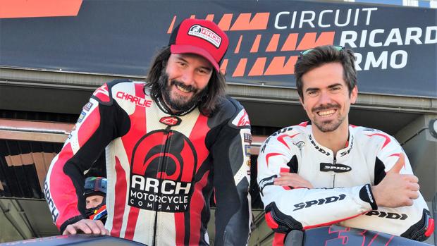 Imagen de Keanu Reeves junto a Nico Terol tomada este lunes