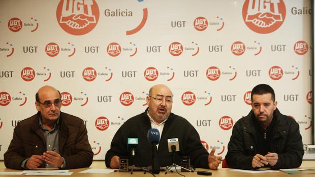 El secretario general de Unións Agrarias, Roberto García, en el centro