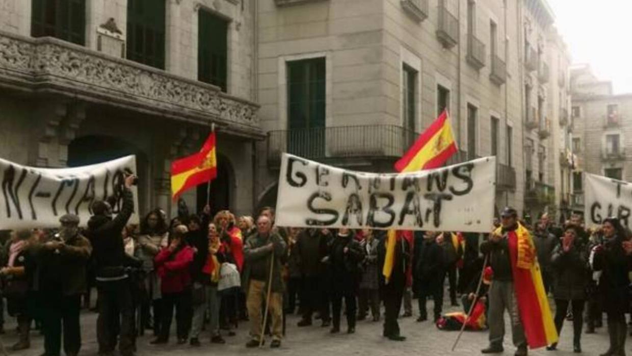 Protestas en Gerona para evitar que cambien el nombre a la plaza de la