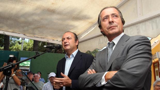 Imagen de Miguel Zaragoza (derecha), exalcalde del PP en Santa Pola, en una imagen de archivo