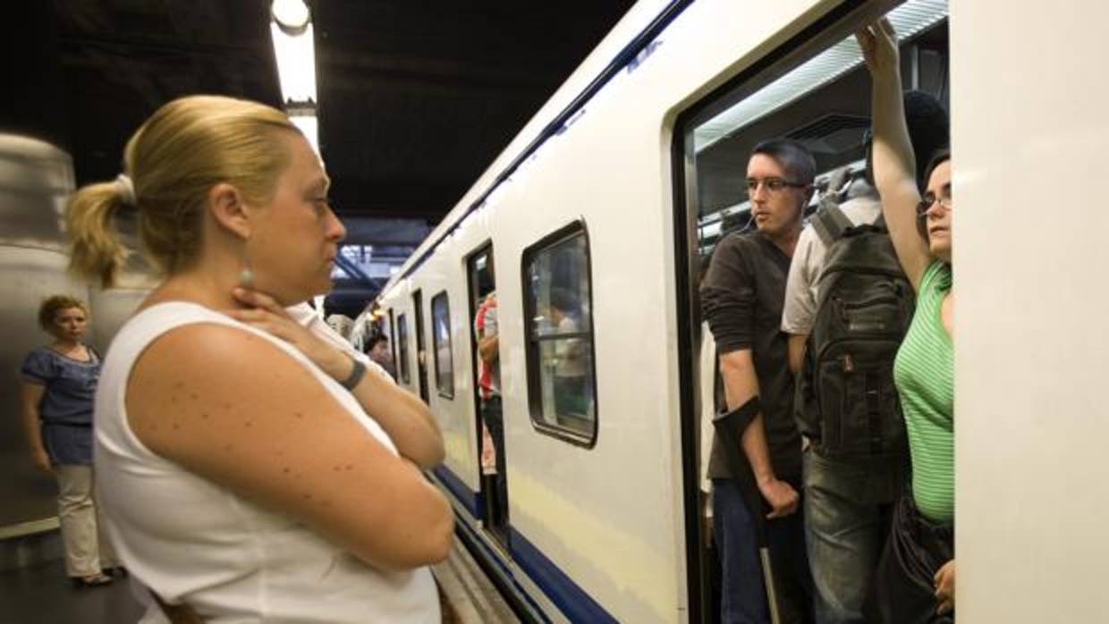 Metro, autobuses y cortes de tráfico en Madrid por la Huelga feminista del  8M