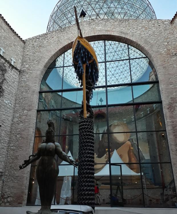 Imagen de las carpas que se instalaron en el museo para proceder a la reinhumación