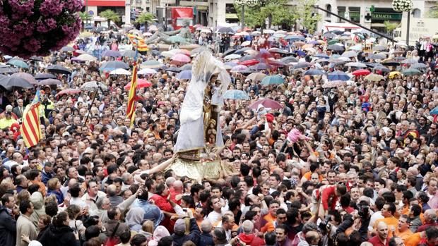 Imagen de archivo del traslado de la Virgen de los Desamparados en Valencia