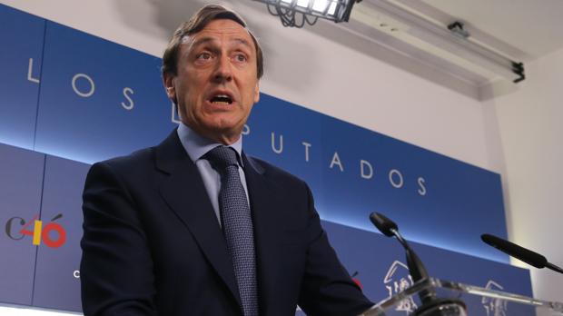 Rafael Hernando en declaraciones a la prensa después de la junta de portavoces parlamentarios
