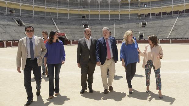 Pedro Rollán (cuatro por la izda.), ayer, en Las Ventas