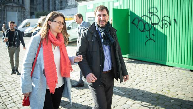 Los exconsejeros Meritxell Serret y Toni Comín, en Bélgica